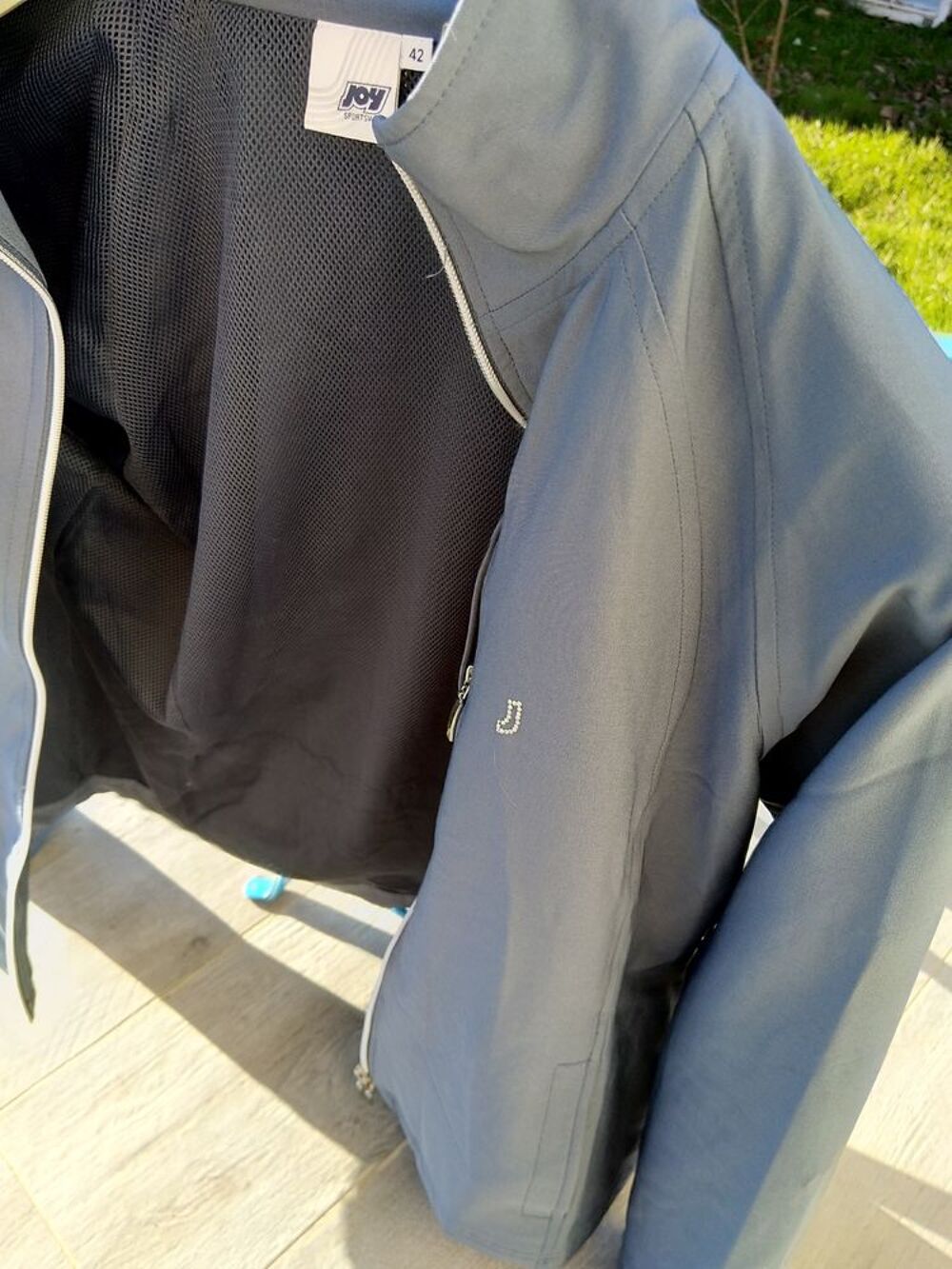 Blouson/coupe vent doublure filet
Vêtements