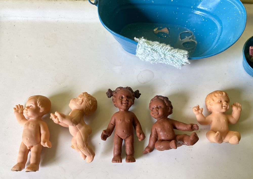 Lot de b&eacute;b&eacute;s taille lundby maison de poup&eacute;es Jeux / jouets