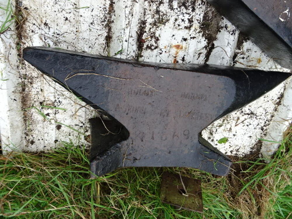 enclume de mar&eacute;chal ferrant ancienne dat&eacute;e 1869 Bricolage