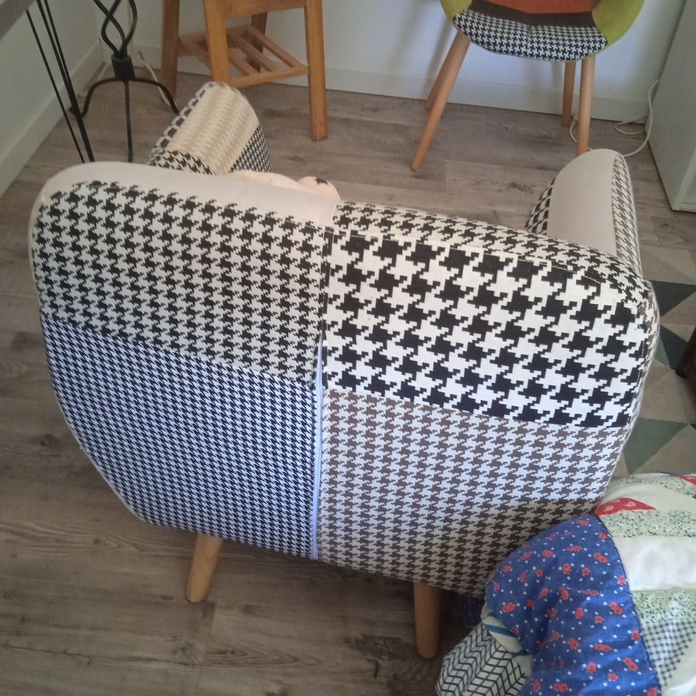 Fauteuil ikea structure bois tons beige marron accoudoirs Meubles