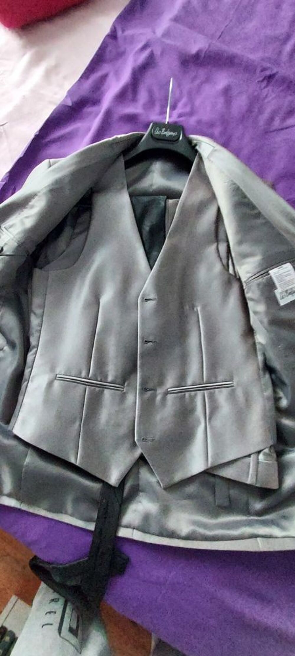 costume complet argent&eacute; Vêtements