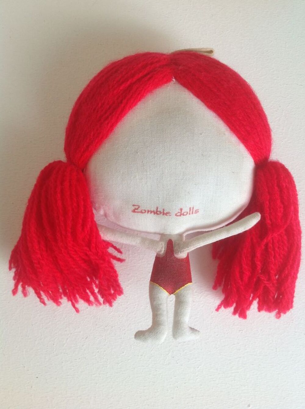 POUP&Eacute;E PUNK ZOMBIE DOLLS Envoi Possible
Décoration