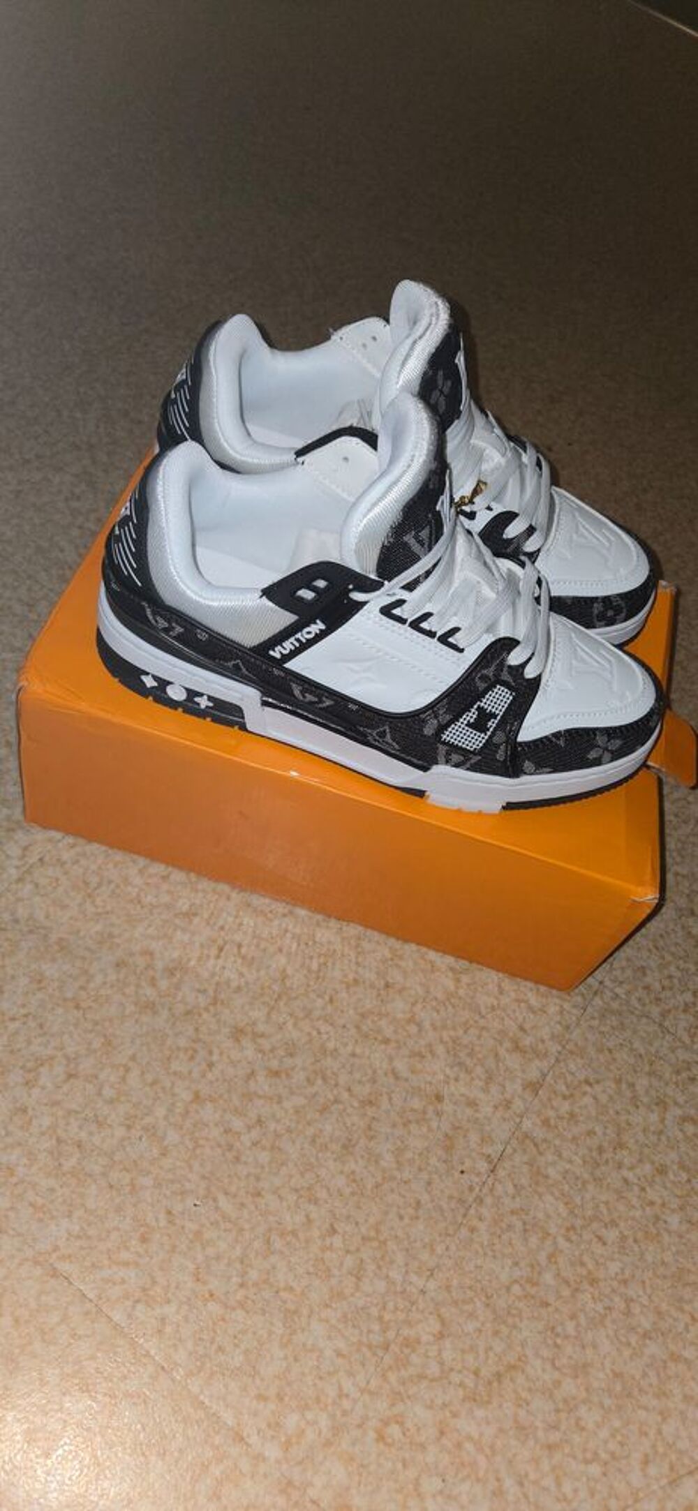 Louis Vuitton trainer noir et blanc Chaussures