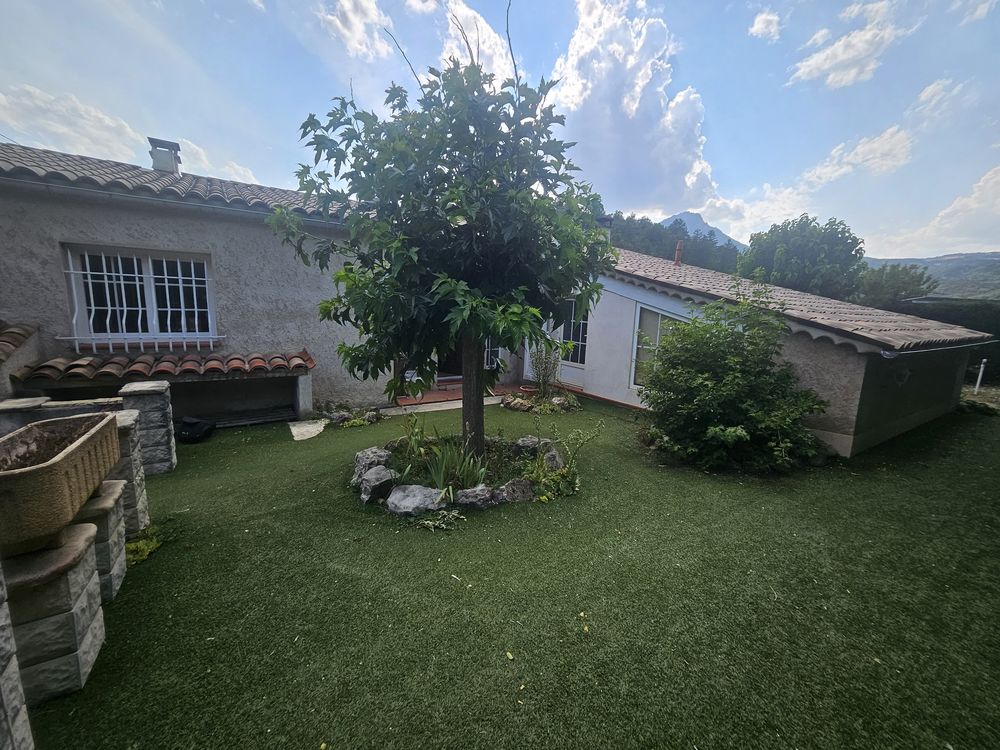 Vente Villa Villa de plain-pied sur terrain plat clôturé avec vue panoramique sur les montagnes – Quartier résidentiel Le titre de votre annonce Castellane