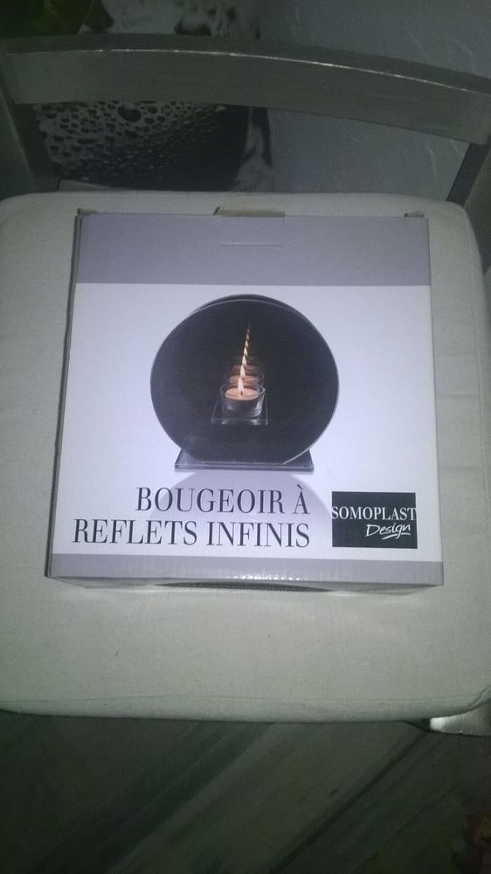 Bougeoir &agrave; Reflets infinis
Neuf
Rond en verre
19.5 cm de Décoration