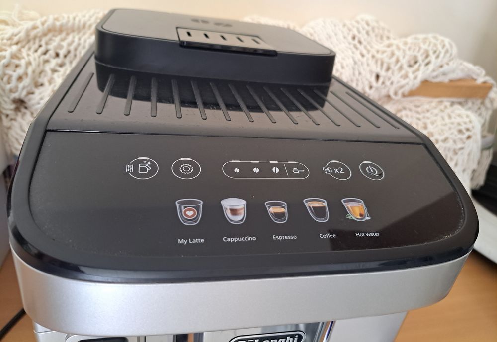 cafetiere DELONGHI MAGNIFICA EVO broyeur Electroménager