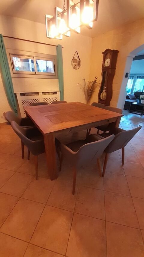 Table de salle � manger carr�e 300 Manduel (30)