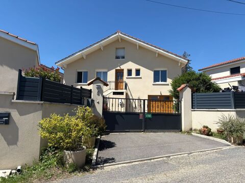   Maison r�nov�e avec piscine et grand garage  Maison - 5 pi�ce(s) - 114 m�