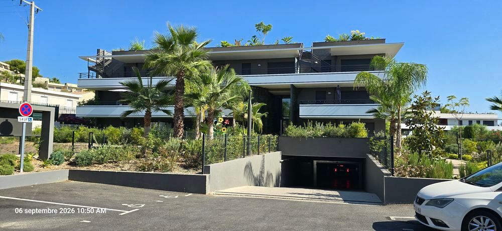 Location Parking/Garage garage fermé dans résidence neuve Saint-laurent-du-var
