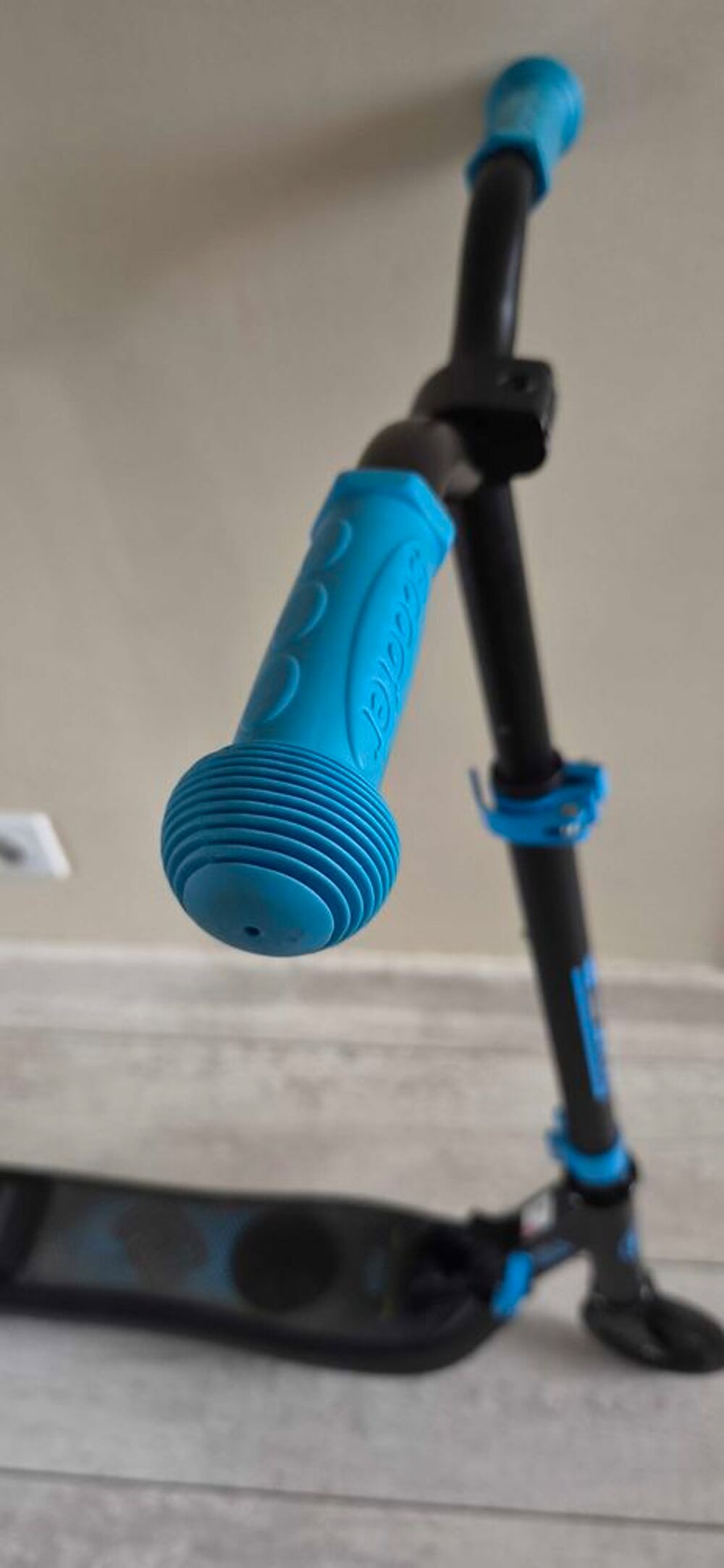 Trottinette &eacute;lectrique E-120 Fluxx €" Id&eacute;al pour d&eacute;buter (d&egrave;s 6 ans) Jeux / jouets