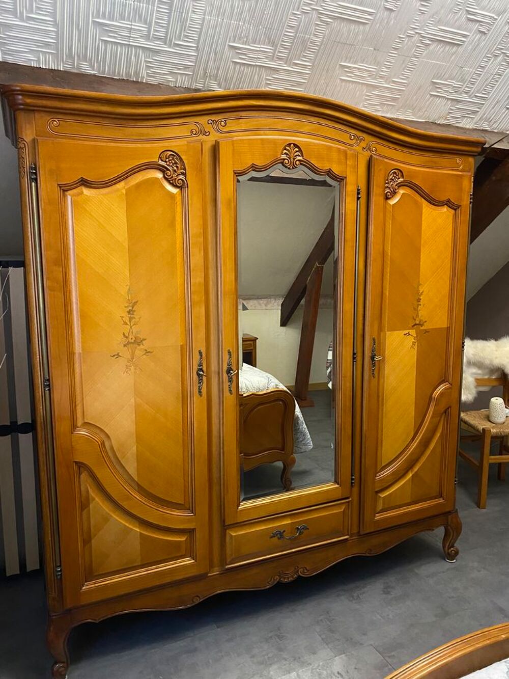 chambre a coucher en merisier incrust&eacute; Meubles