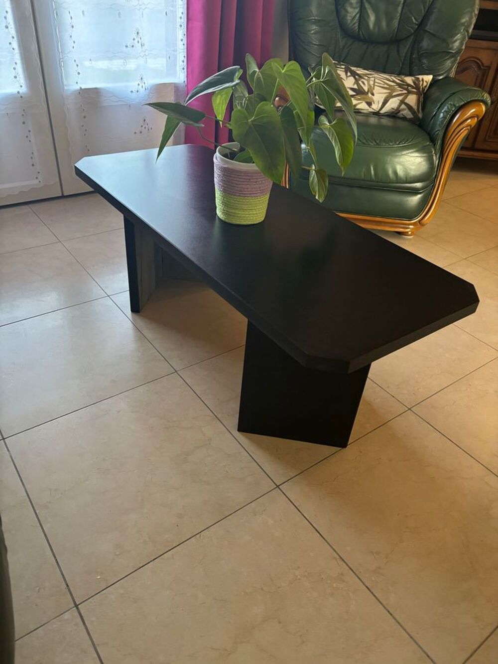 table basse noire en granit Meubles