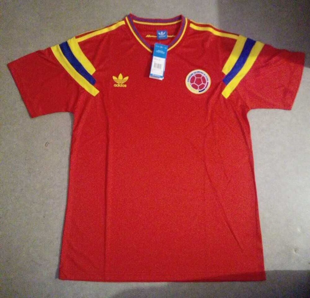 2 tee-shirt polo football neuf, taille L, jamais port&eacute;. 
Sur Amiens Rivery. 
Pas d'envoi. 
15 € pi&egrave;ce.
C'est disponible Vêtements