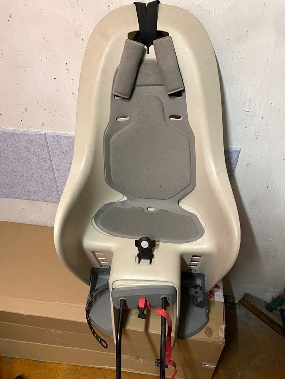 Si&egrave;ge v&eacute;lo enfant beige, manque fixation Sports