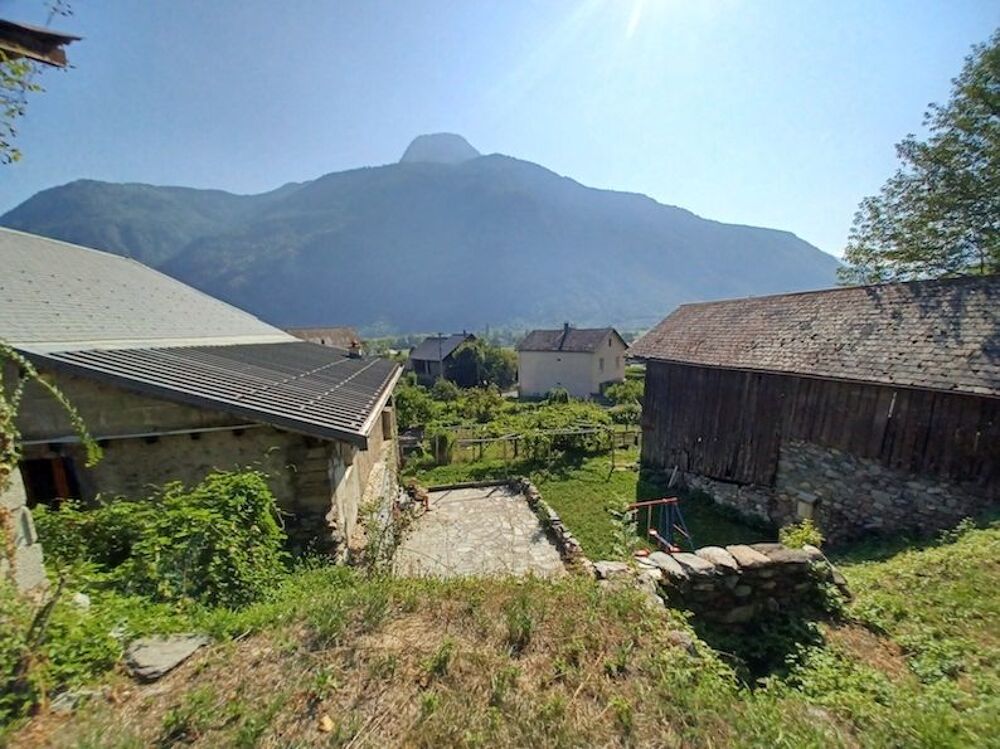 Vente Maison AINTE MARIE DE CUINES Propriété atypique et de caractère avec terrain et terrasse 1.100 m2 et bénéficiant d'une vue dégagée Sainte-marie-de-cuines
