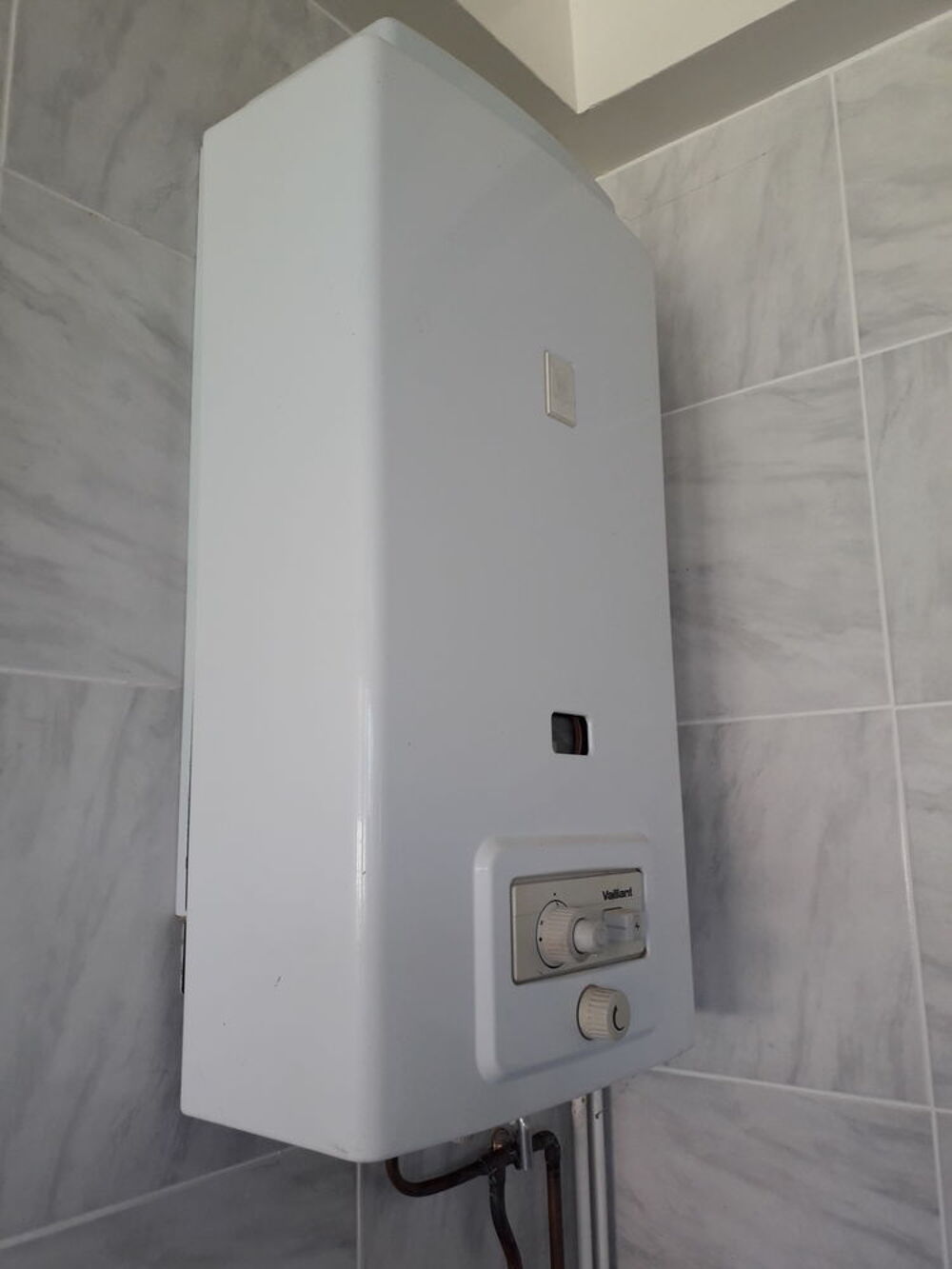 Chauffe eau GAZ de marque Vaillant Electroménager