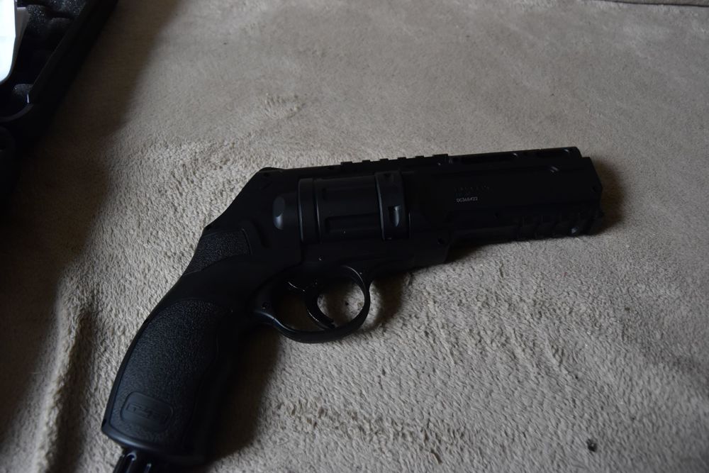 REVOLVER UMAREX HDR 
avec 2 barillets supplementaires Sports