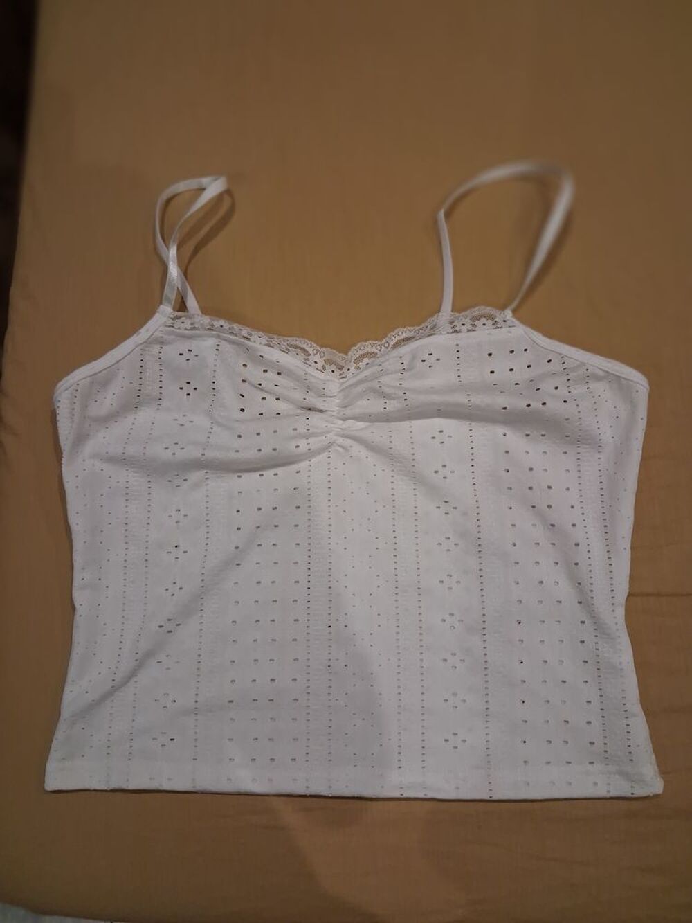 haut tres bon etat Vêtements