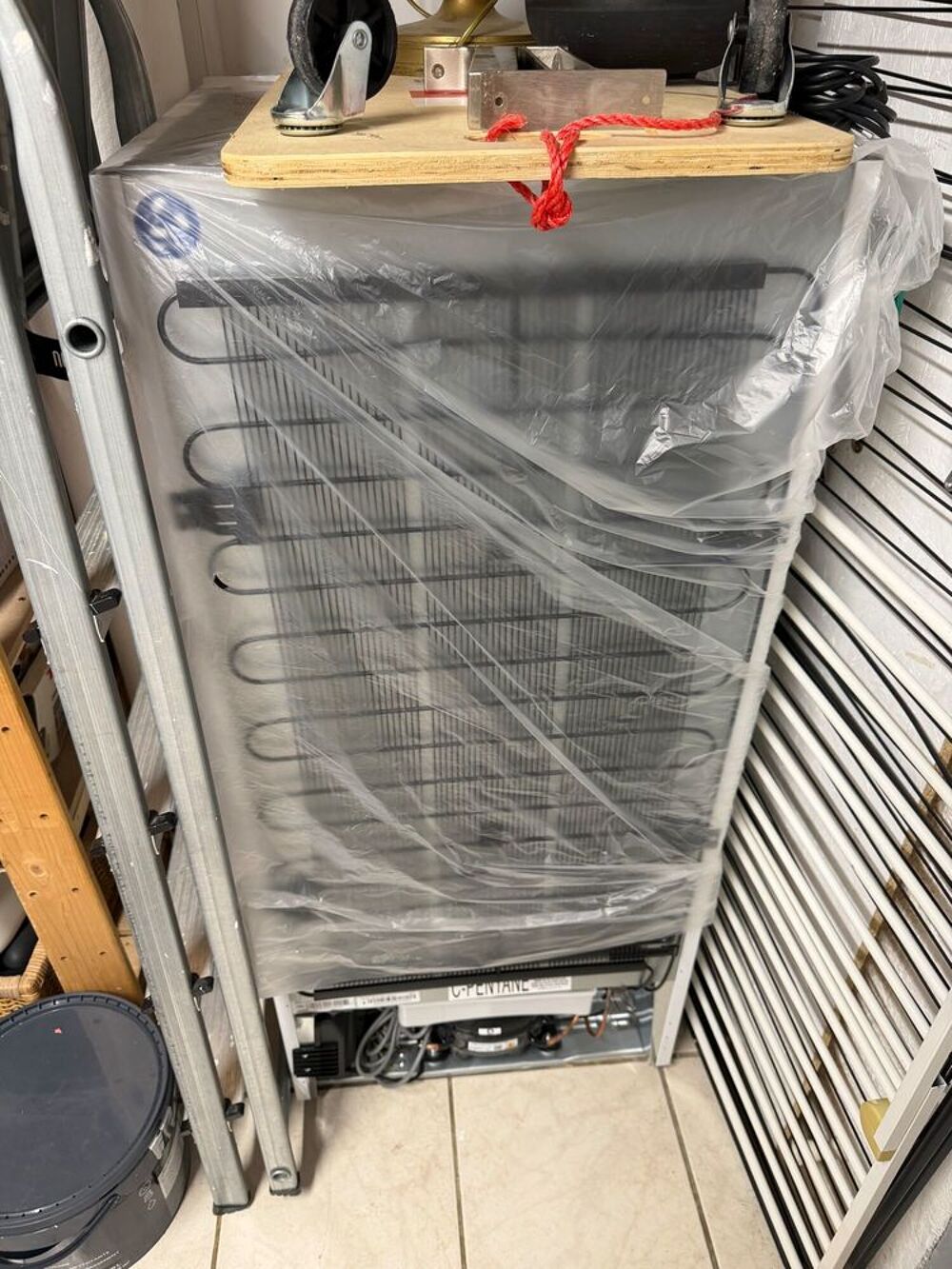 r&eacute;frig&eacute;rateur encastrable de marque Valberg tout neuf Electroménager