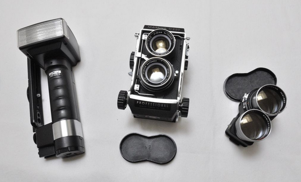Mamiya C220 + 2 optiques + flash torche Photos/Video/TV