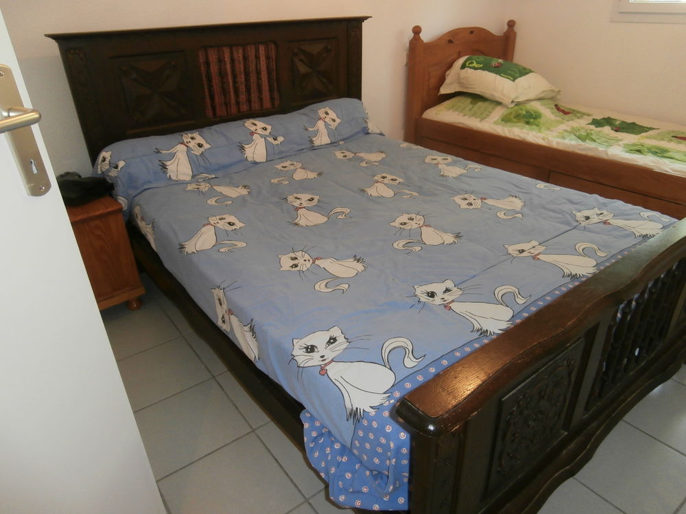 LIT CHENE MASSIF 140x190 + LITERIE + CHEVET - URGENT Meubles