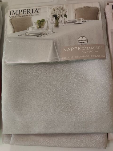 NAPPE 140 x 250 cm 1 beige et 1 gris très clair 15 Thorigny Sur Marne (77)