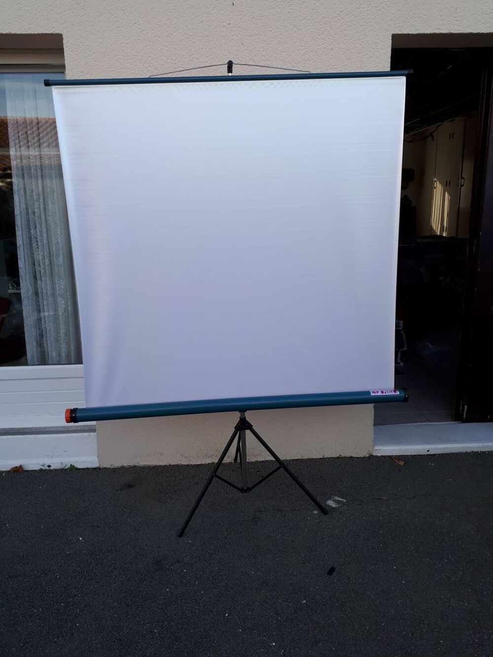 ECRAN DE PROJECTION SUR TREPIED Photos/Video/TV