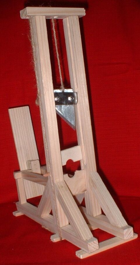 Maquette de guillotine, mod�le 1792 68 Rennes (35)