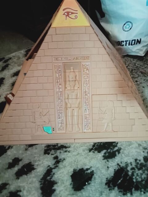 Pyramide Playmobil 30 Monteux (84)