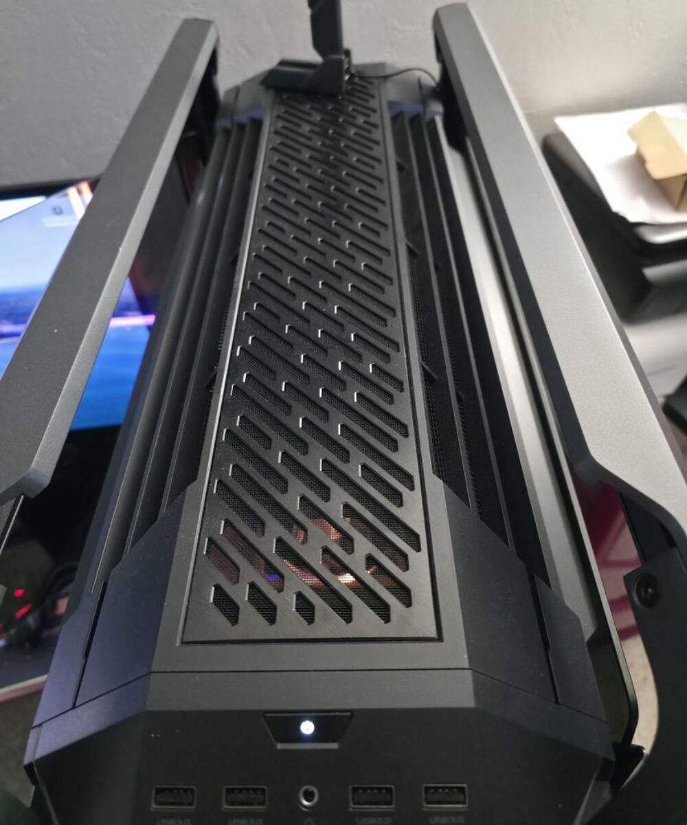 - PC ASUS ROG Hyperion + Ecran MSI 5K 144 Hz Matériel informatique