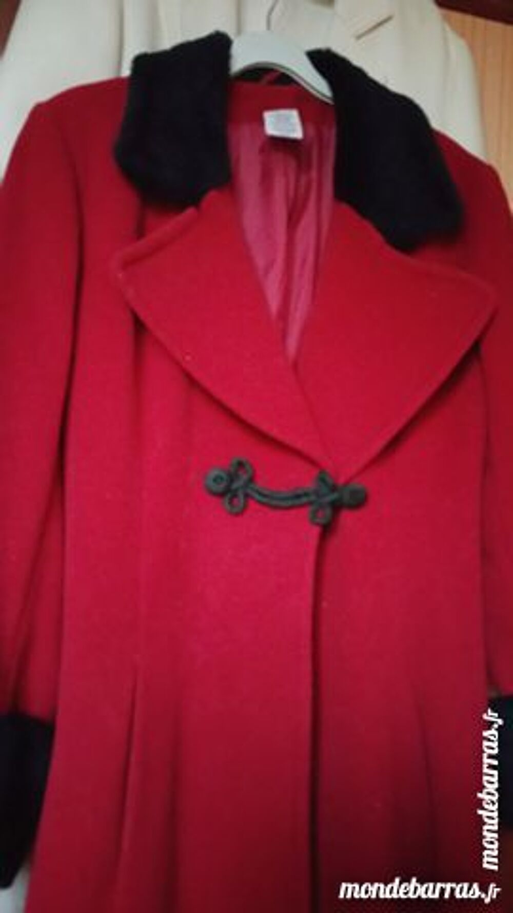 Superbe manteau rouge tr&egrave;s classe t 40 Vtements