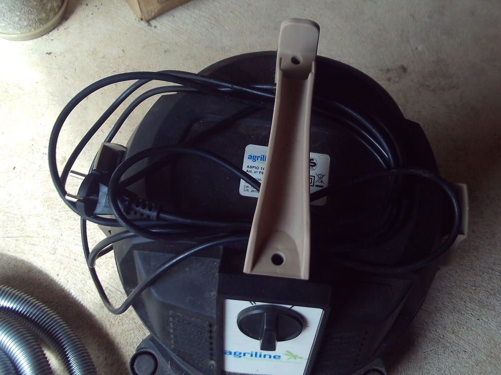 Aspirateur pour bassin Poissons *1400 W * Agriline * TBE Jardin
