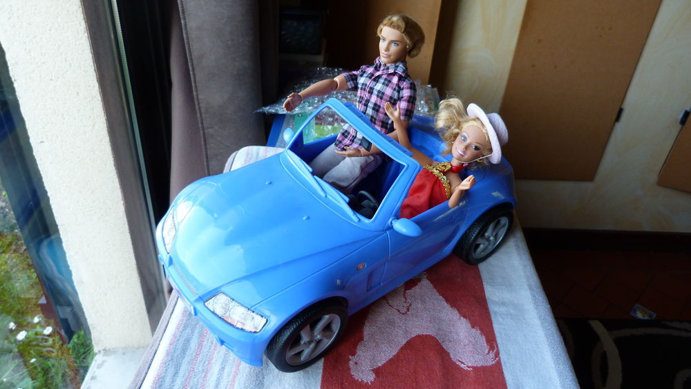 Barbie et Ken en Voiture bon &eacute;tat 20 euros
Jeux / jouets