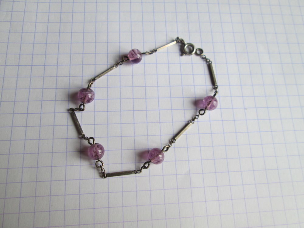 Bracelet fin m&eacute;tal argent&eacute; et perles violettes Bijoux et montres