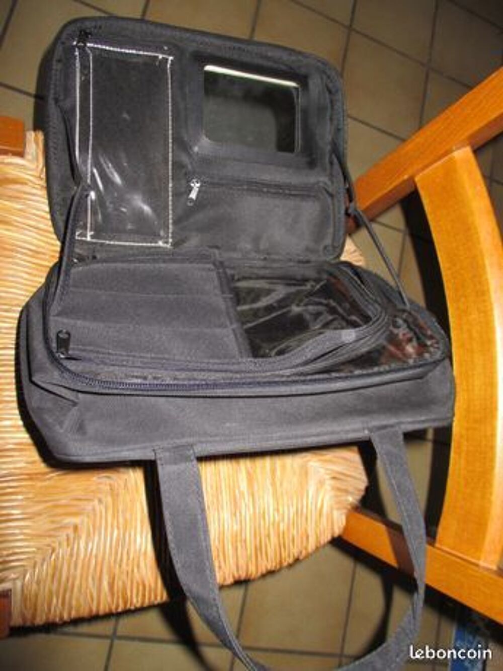 Pochette &agrave; maquillage neuve et bien d'autres mod&egrave;les Maroquinerie