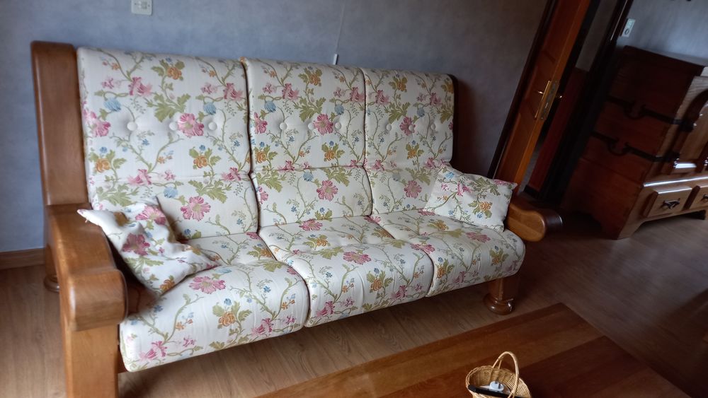 Canap&eacute; et ces deux fauteuils Meubles