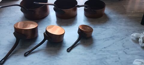 Casseroles en cuivre avec poign�es noires 45 Antibes (06)