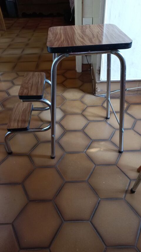 Tabouret formica 2 marches 20 Liverdun (54)