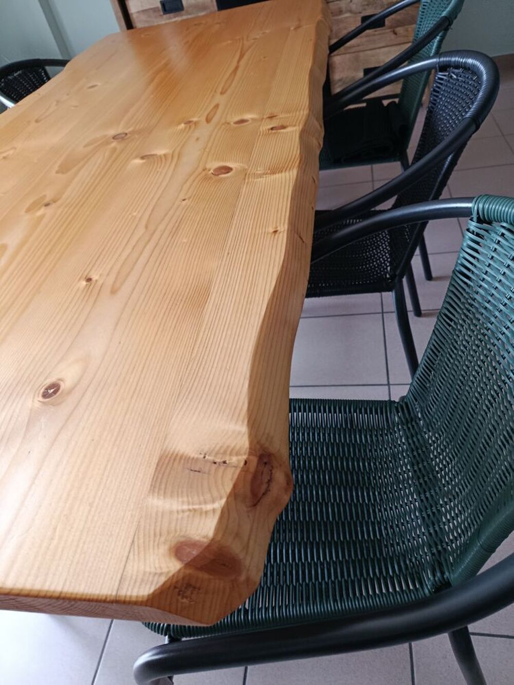 BELLE ET GRANDE TABLE EN BOIS
Meubles