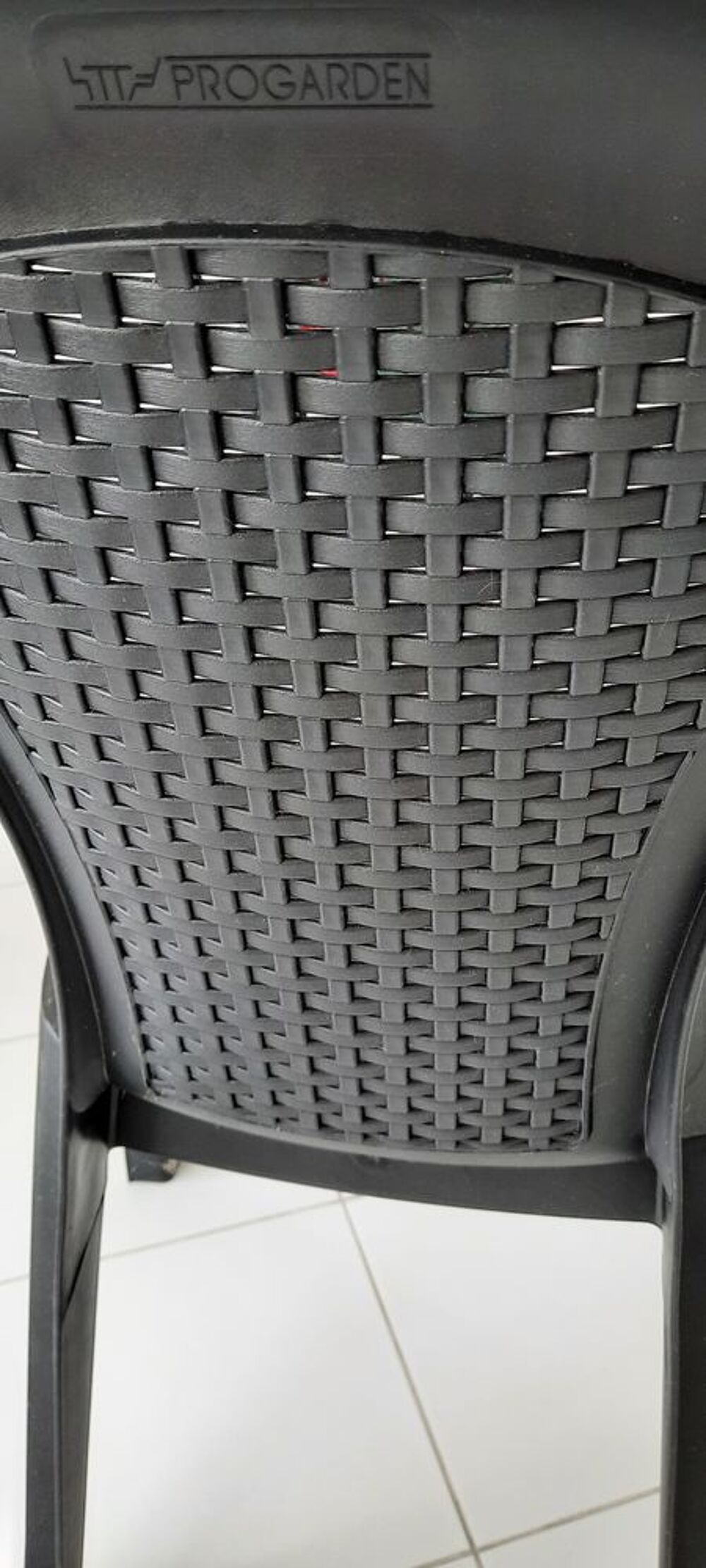de 4 chaises pvc gris anthracite neuve 
12.5e pi&egrave;ce Jardin