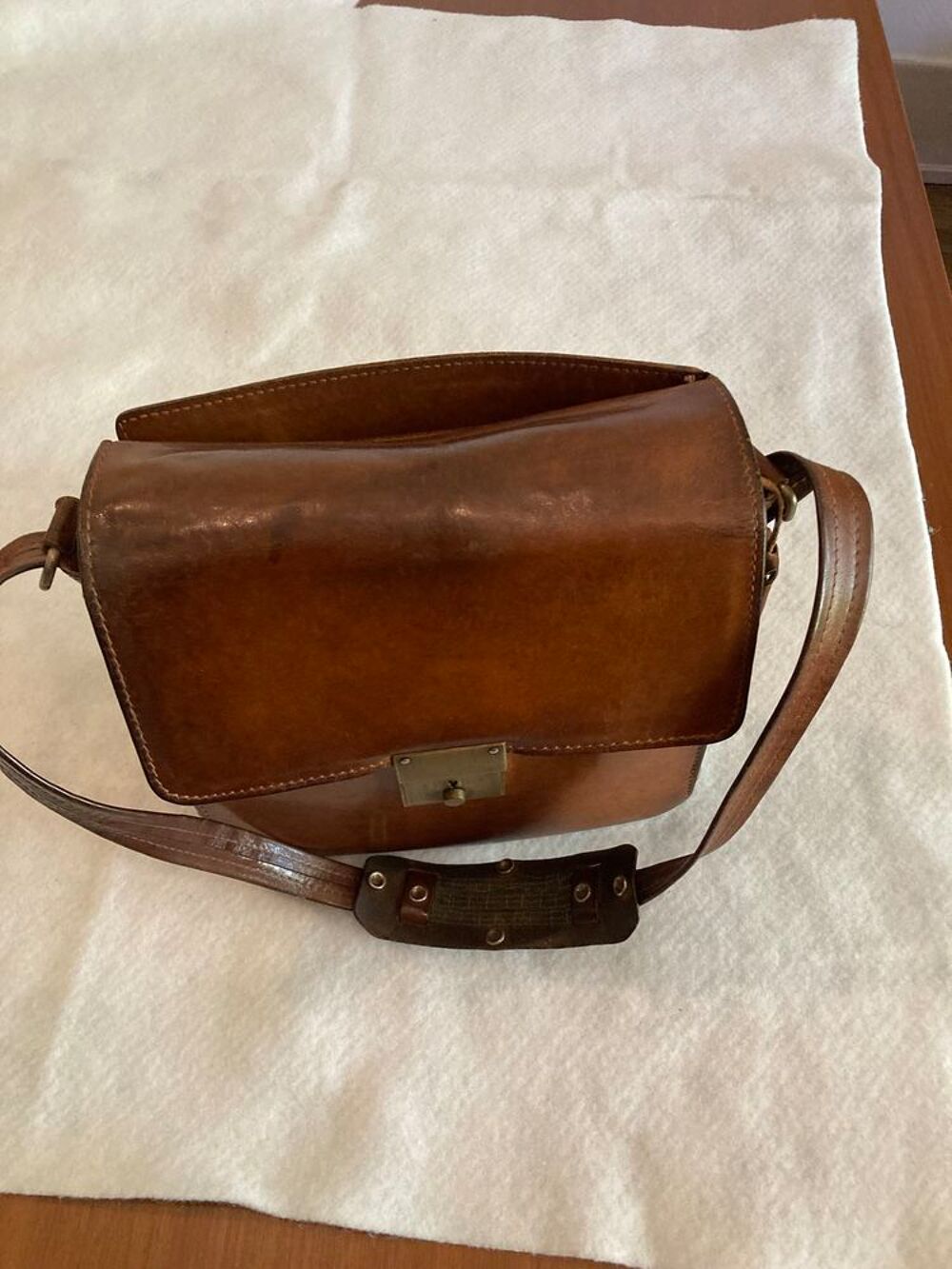 Sac de loisirs en cuir Homme. Maroquinerie