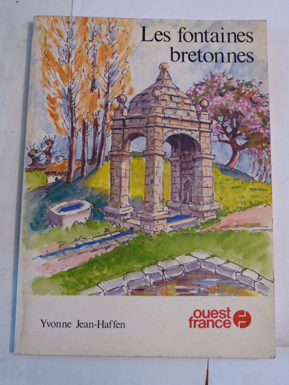 LES FONTAINES BRETONNES par YVONNE JEAN HAFFEN Livres et BD