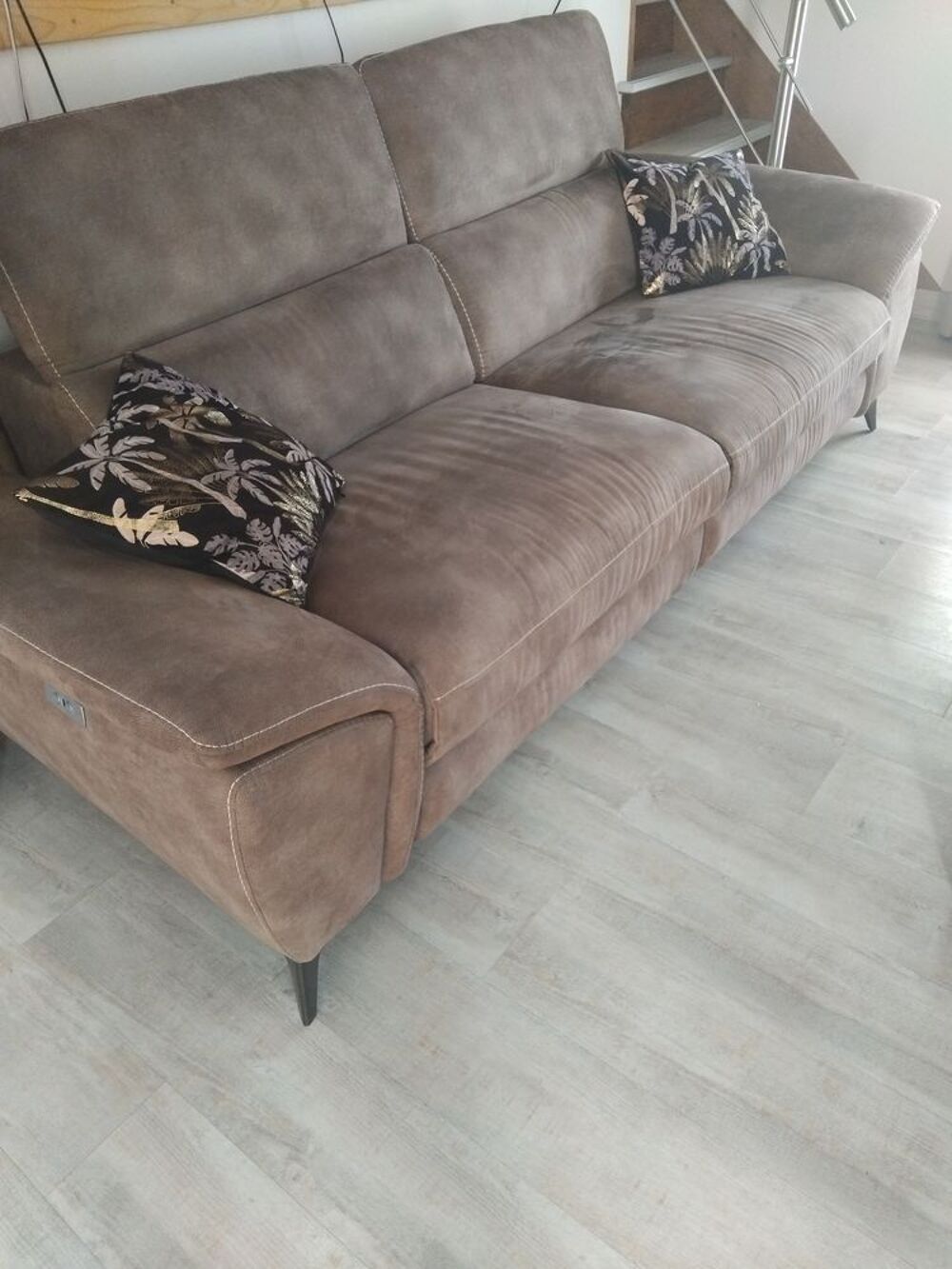 Canap&eacute; relax tissu taupe 860€ Meubles
