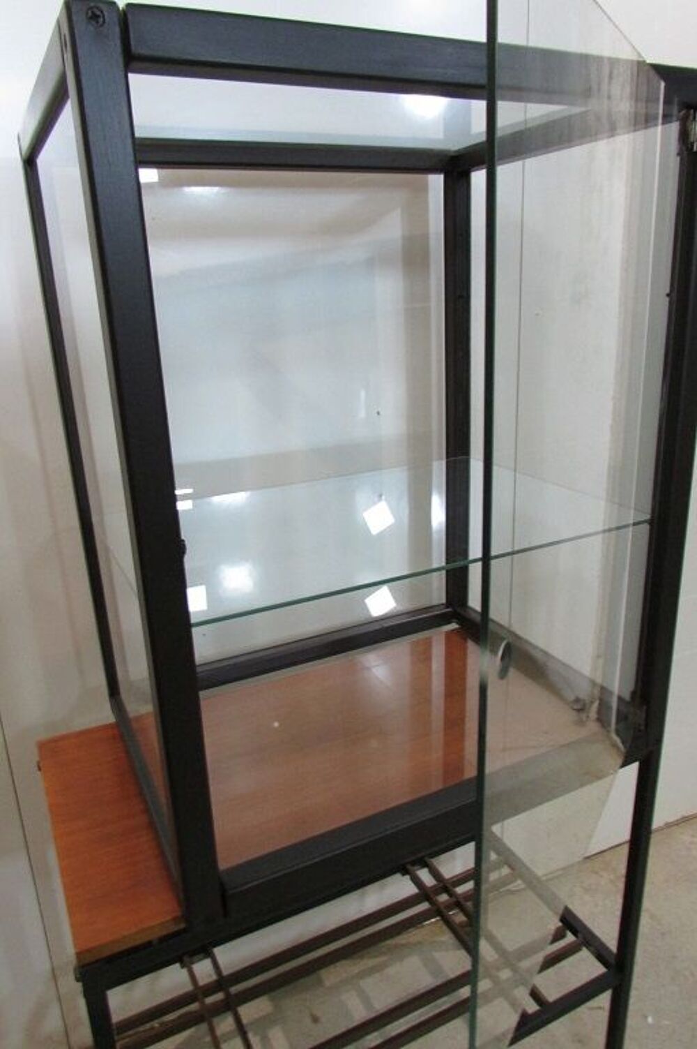 Vitrine toutes faces ancienne Meubles