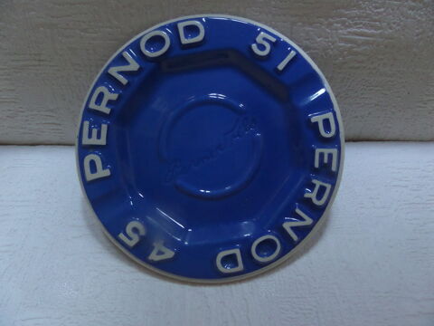 cendrier PERNOD 10 Lyon 8 (69)