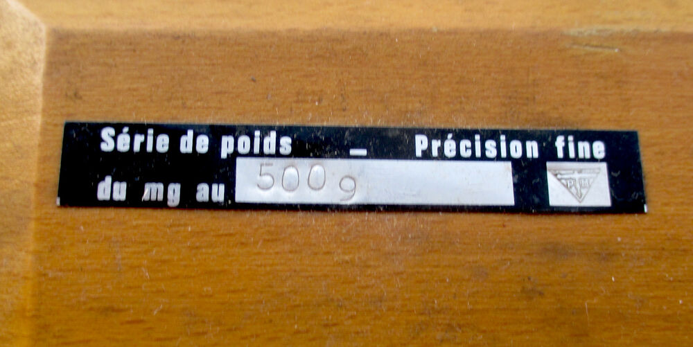 Bo&icirc;te avec poids en laiton (Troc souhait&eacute;) 