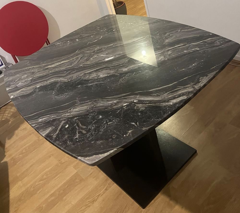 Table &agrave; manger en marbre Meubles