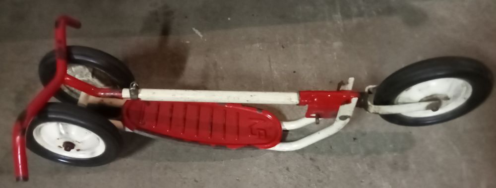 Trottinette a 3 roues , pliable Vélos