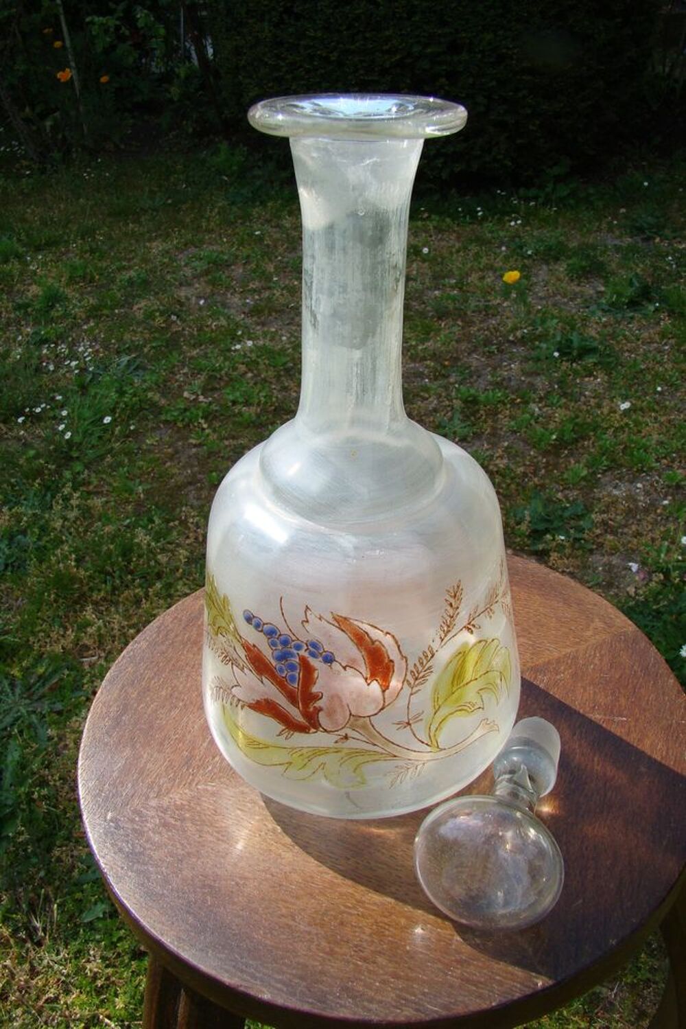 Ancienne carafe en verre souffl&eacute; &eacute;maill&eacute; - Epoque 1900 Décoration