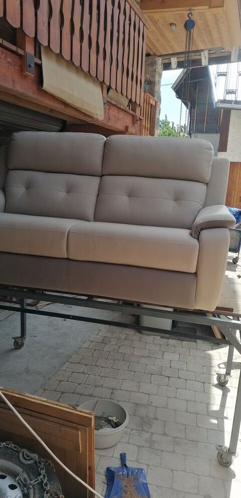 canape de marque gomamobel  490 Faverges (74)